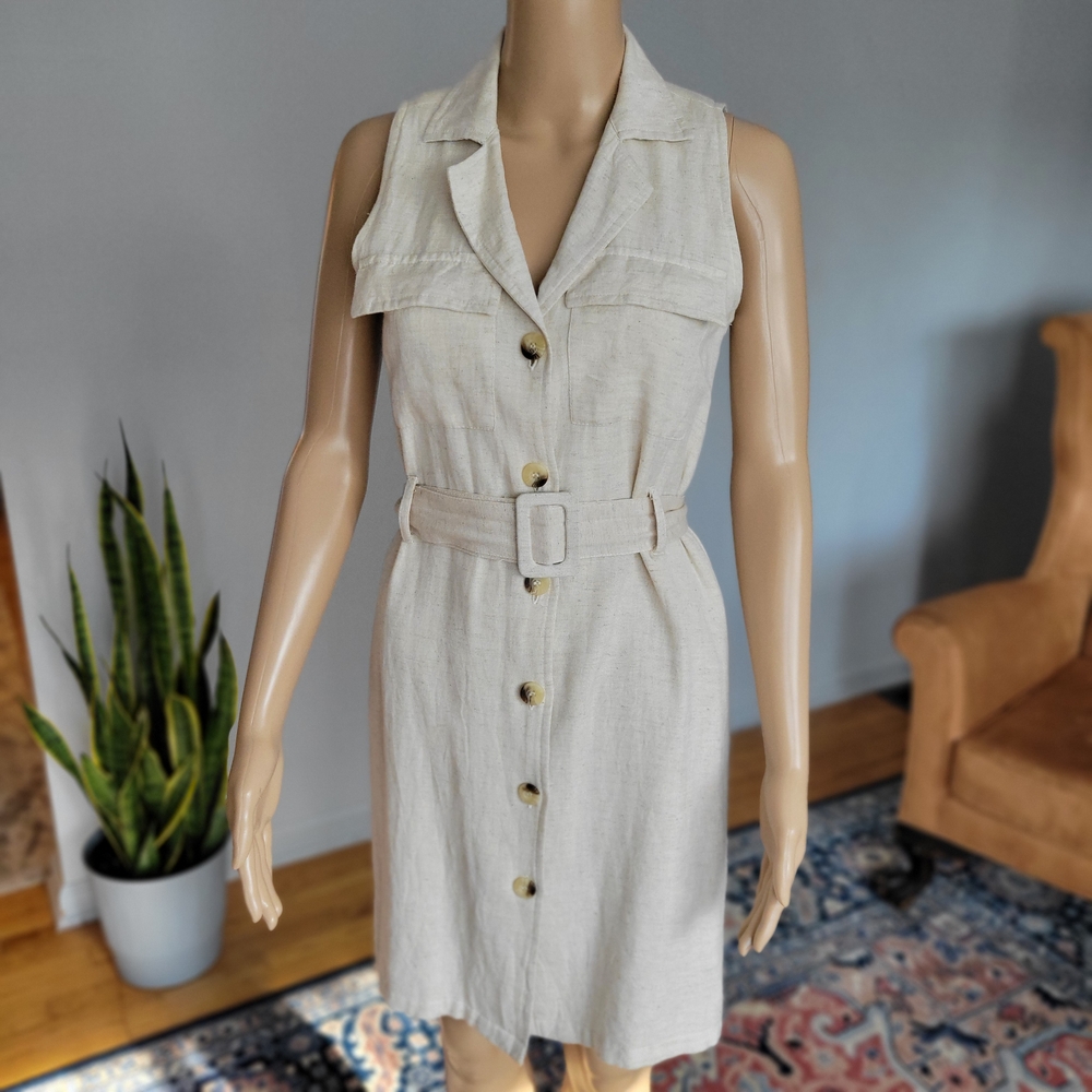 Chic Sleeveless Beige Button-Down Dress